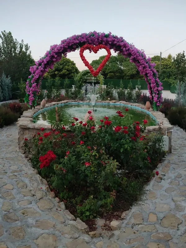 Gecenin kalbinde bir havuz